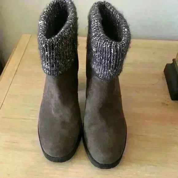 Womens boots worn one time - Picture 3 of 6